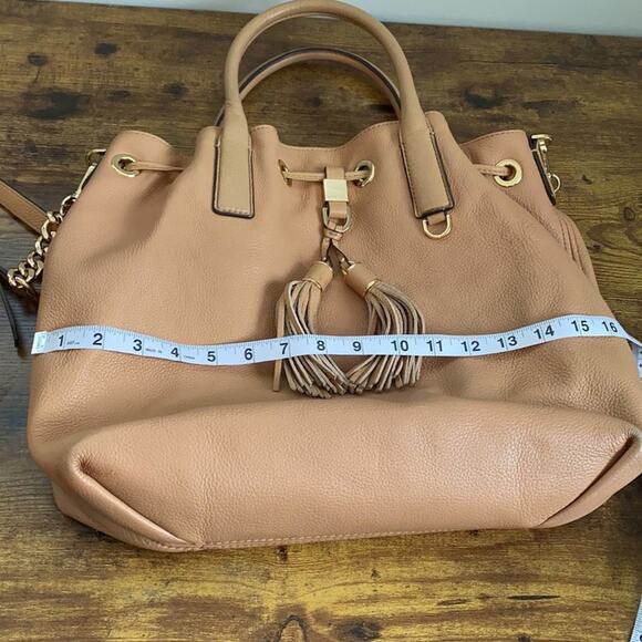 MK Camden Large Drawstring Bag in Suntan Leather - Picture 13 of 16